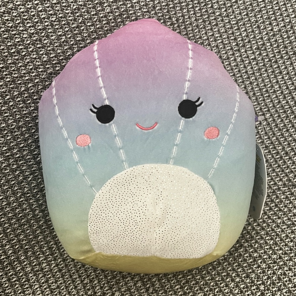 NWT Shauna Clam Shell Squishmallow size 9”